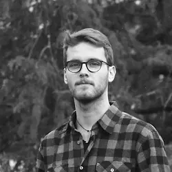 Marc | Guitar & Vocals
    
