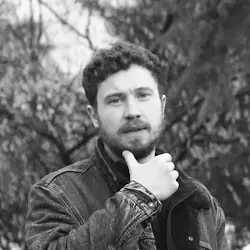 Moritz | Bass & Vocals
    